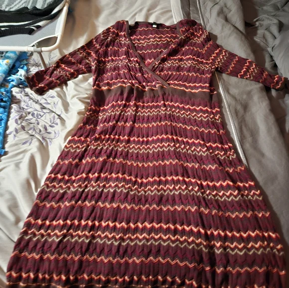 bodycon black turtleneck dress Burgundy Midi Dress Made Of Glittery Knit Fabric With A Flared Silhoue main image 1